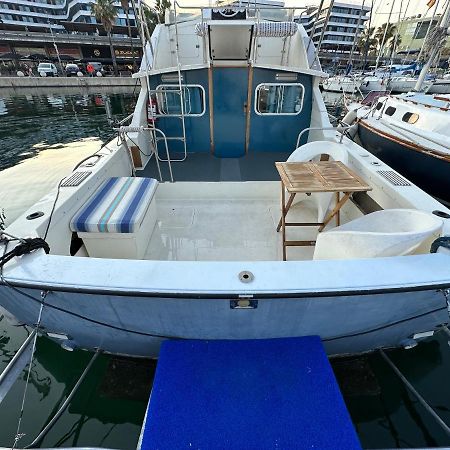 فندق !!Boat With Ac In Port Forum 2 Bikes Included!! سان أدريان دي بيزوس المظهر الخارجي الصورة