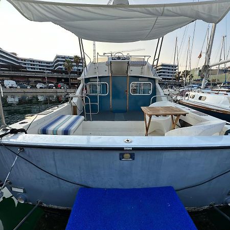 فندق !!Boat With Ac In Port Forum 2 Bikes Included!! سان أدريان دي بيزوس المظهر الخارجي الصورة