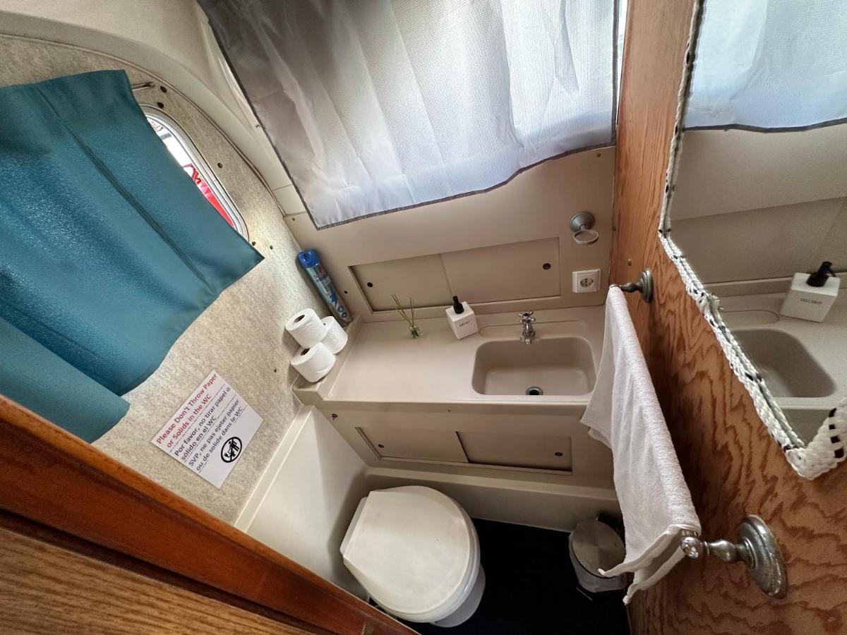 فندق !!Boat With Ac In Port Forum 2 Bikes Included!! سان أدريان دي بيزوس المظهر الخارجي الصورة