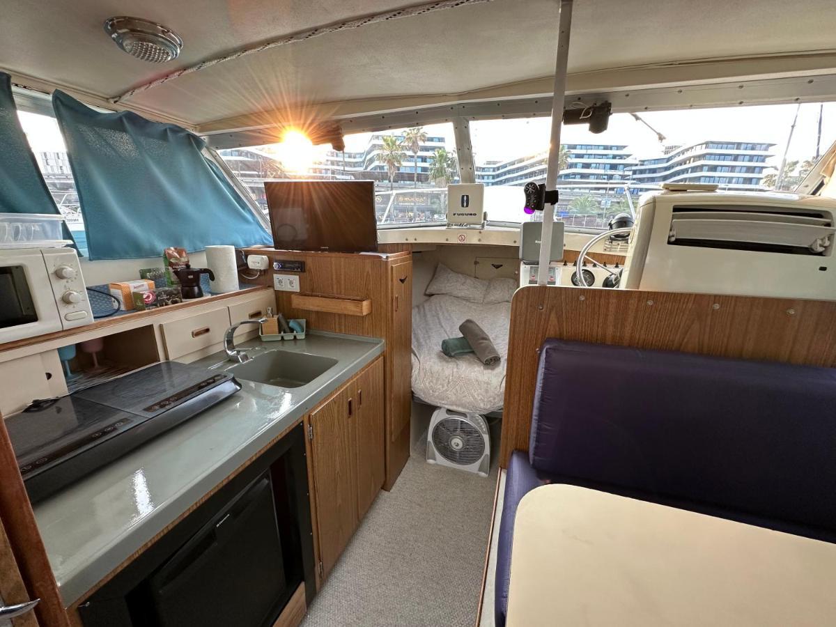 فندق !!Boat With Ac In Port Forum 2 Bikes Included!! سان أدريان دي بيزوس المظهر الخارجي الصورة