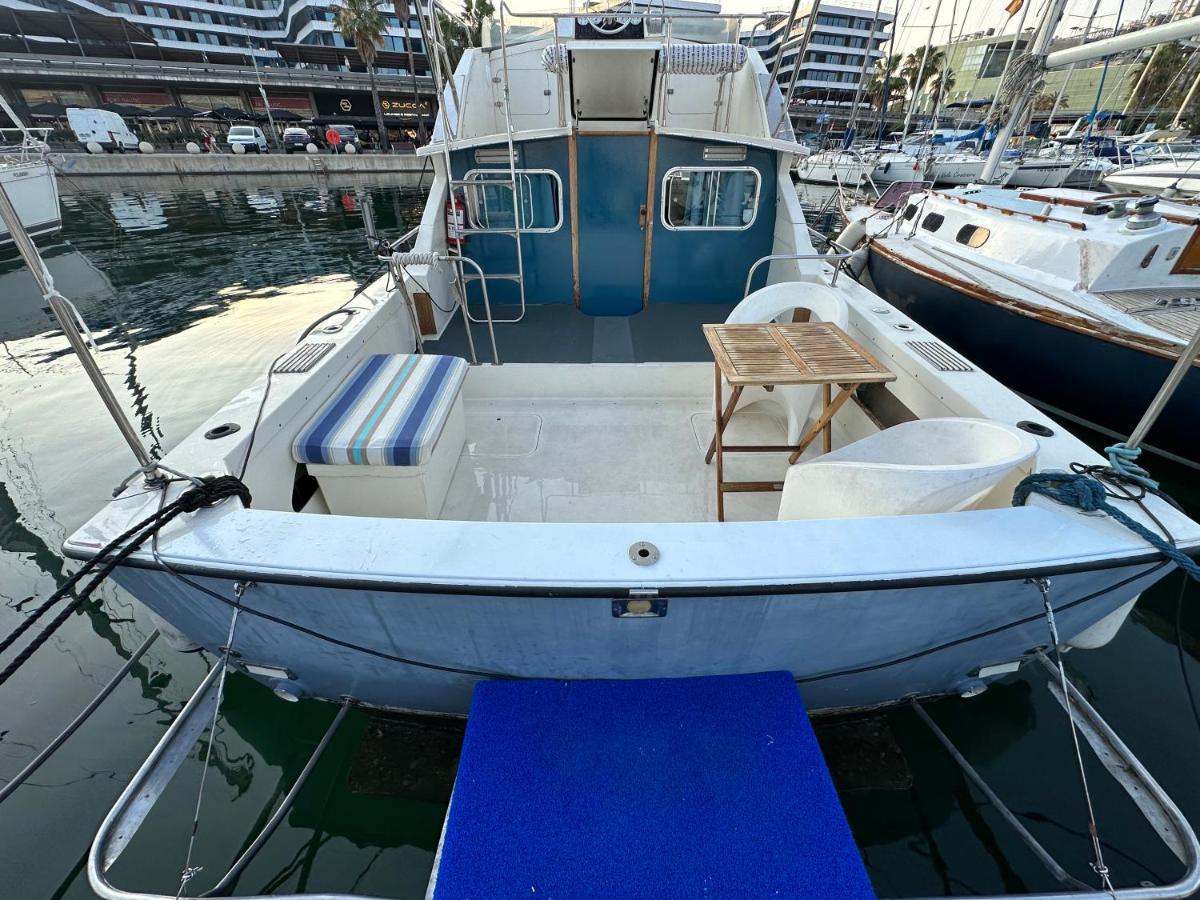 فندق !!Boat With Ac In Port Forum 2 Bikes Included!! سان أدريان دي بيزوس المظهر الخارجي الصورة