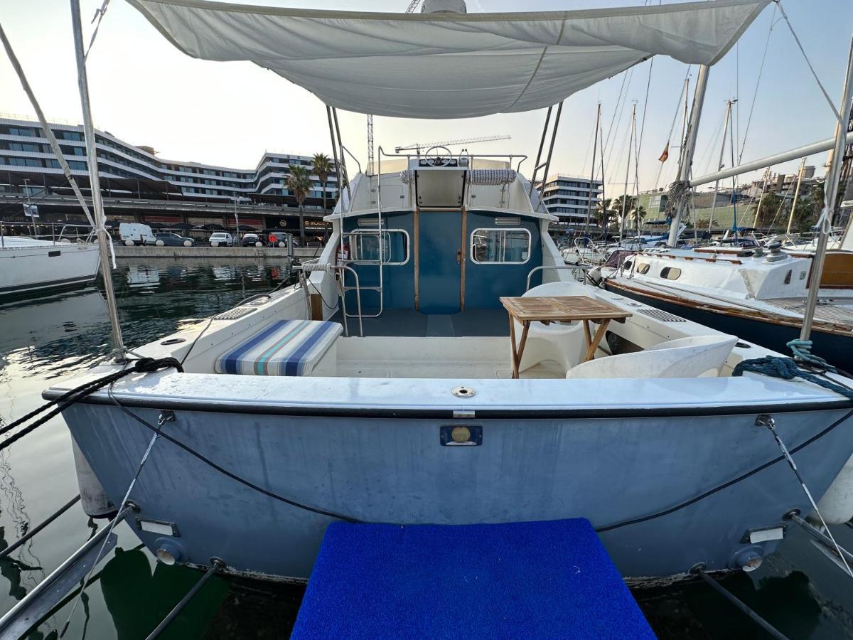 فندق !!Boat With Ac In Port Forum 2 Bikes Included!! سان أدريان دي بيزوس المظهر الخارجي الصورة