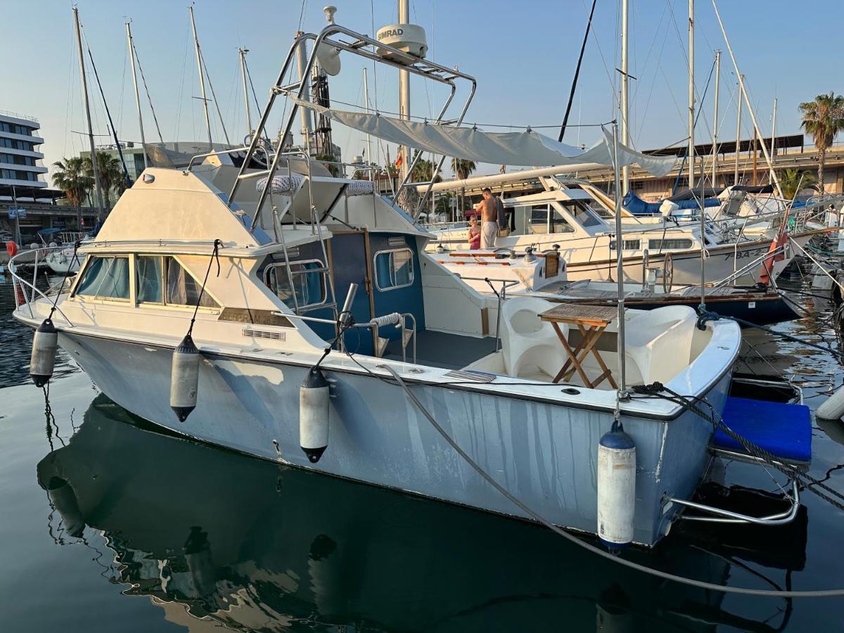 فندق !!Boat With Ac In Port Forum 2 Bikes Included!! سان أدريان دي بيزوس المظهر الخارجي الصورة